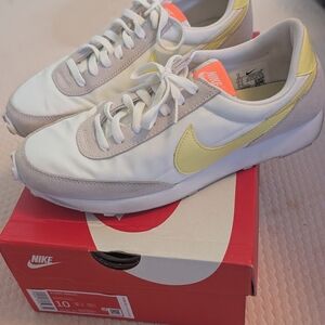 Nike Women’s Waffle Runner Shoe - White with Pale Yellow